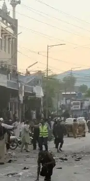 Pakistan'da polis karakolu önünde saldırı: Can kaybı 16'ya yükseldi