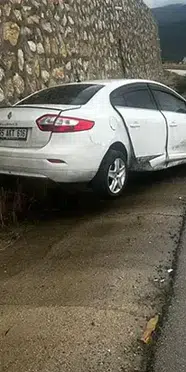 Amasya'da otomobil istinat duvarına çarptı: 6 kişi yaralandı