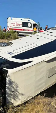 İzmir’de otobüs ile otomobil çarpıştı: 2 kişi hayatını kaybetti
