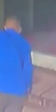 Namaz kılarken arkasından geldi! Çantayı alıp böyle kaçtı