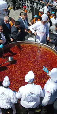 Gümüşhane’den dünya rekoru: Dev kazanda pişen kuru fasulye Guinness’e girdi