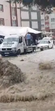 Malatya’da şiddetli sağanak: Ulaşımı aksattı