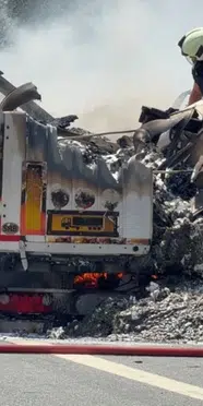 Kuzey Marmara Otoyolu'nda lastik yüklü tırda yangın çıktı