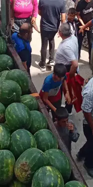 Tokat'ta bir üretici 27 ton karpuzu ücretsiz dağıttı