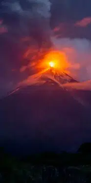 Fuego Yanardağı patladı! Otoyol kapandı herkes evlerini terkediyor