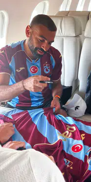 Mohamed Salah Türkiye'de! 61 numaralı formayı giydi, Trabzonspor taraftarına seslendi