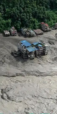 Nepal'de en az 10 bin aile evini kaybetti: Hayatını kaybedenlerin sayısı 359'a yükseldi