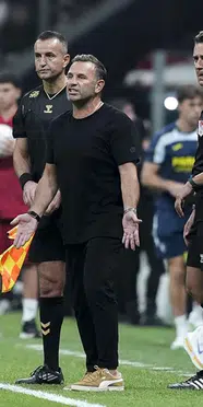 Galatasaray-Villarreal maçında Okan Buruk'a kırmızı kart: Maç sonunda konuşmadı