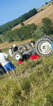 Samsun'da traktör tarlaya devrildi: Sürücü yaşamını yitirdi