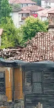 Bartın’da sağanak yağış sonrası tarihi binanın çatısı çöktü