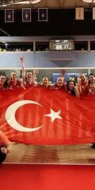 Kadın Milli Voleybol Takımı, İtalya'yı 3-0 yenerek şampiyon oldu