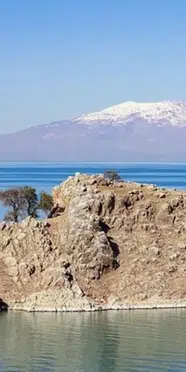 Van Gölü’nde Turkuaz ve Beyaz Desenler Oluştu: Bilimsel Nedeni Açıklandı