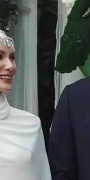 Gamze Özçelik'e eşinden romantik mesaj: “Gülümsediğinde ruhumu aydınlatıyorsun”