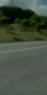 İstanbul Havalimanı yolunda motosiklet devrildi: Araç kamerasına yansıdı