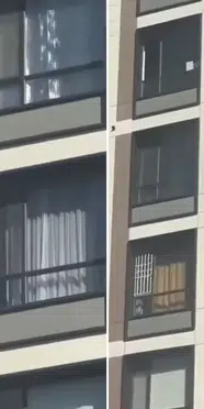 15. Kattan Düşen Genç, Bebek Arabasına Çarparak Hayatını Kaybetti!