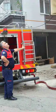 Ocakta unutulan yemek yangına neden oldu: 1 kişi dumandan etkilendi
