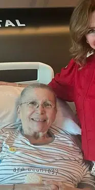İnci Türkay tedavi gören Gül Onat’ı ziyaret etti