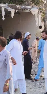 Pakistan'da cami yakınında bombalı saldırı: En az 21 kişi hayatını kaybetti