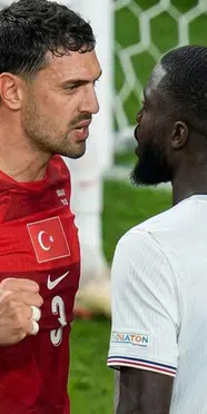 Maça damga vuran anlar! Merih Demiral kendisini zor tuttu