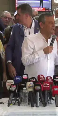 Manisa'da çiftçilerle buluşan Özgür Özel: "Faizleri sileceğiz, ana parayı 3 yıla böleceğiz"