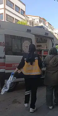 Amasya’da açılan otomobilin kapısı kadının yüzüne çarptı