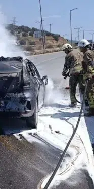Hatay’da seyir halindeki otomobil yangın çıktı