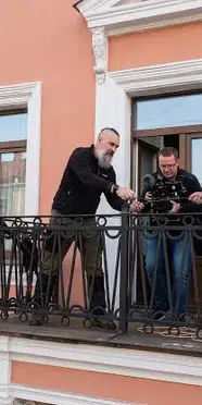 Almanya’nın St. Petersburg Başkonsolosluğu kapatıldı: Alman ve AB bayrakları indirildi