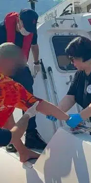 Kaş açıklarında teknesinde rahatsızlanan kişi tahliye edildi