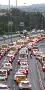 İstanbul'da trafik yoğunluğu yüzde 83'e ulaştı