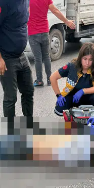 Adana'da feci kaza: Üst geçitten caddeye düşen kişiye minibüs çarptı