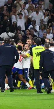 UEFA'dan Fenerbahçeli futbolculara para cezası