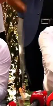 Özgür Özel'den gündem olan mikrofon görüntülerine açıklama: “Simetri düşkünlüğüm var”