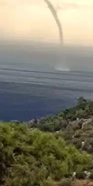 Antalya’da hortum karaya ulaştı: 2 sera zarar gördü