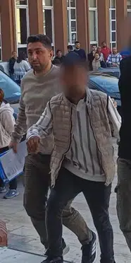 Yasak Aşkın Şok Edici Yüzleşmesi: Sevgilisinin Evinde Eşinin Karşısına Çıktı, Olaylar Gelişti!