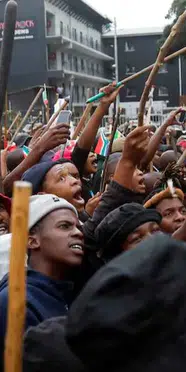 Güney Afrika'da göçmen karşıtı protesto: 24 araç ateşe verildi