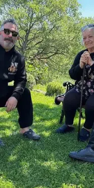 Cem Yılmaz'dan ailesiyle üç kuşak paylaşımı
