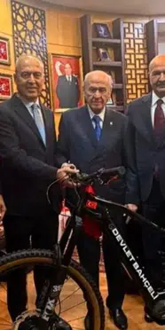 Bisiklet Federasyonu'ndan MHP lideri Devlet Bahçeli'ye ziyaret