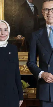 Fatma Betül Sayan Kaya’nın kız kardeşi Ayşe Hilal Sayan Koytak, Finlandiya’da göreve başladı