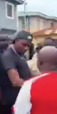 Victor Osimhen, Lagos'ta silahlı korumalar eşliğinde mahallesini ziyaret etti