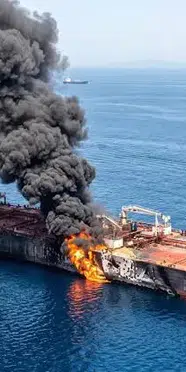 Hürmüz Boğazı'nda gerilim: Bir cismin isabet ettiği tanker hasar gördü