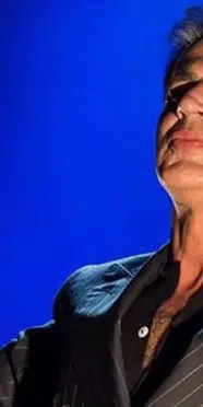Teoman'ın sahnedeki samimi anları gündem oldu! Kadın sanatçıyla performansı dikkat çekti