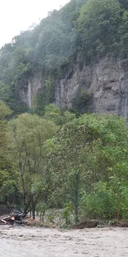Sakarya Sapanca'da sel felaketi! İki katlı ev ve köprü yıkıldı, camilerden uyarı anonsları yapıldı