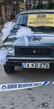 44 Yıllık Renault 12 Toros'unu Camiye Bağışladı! Üzerine Yazdırdığı Sözler Dikkat Çekti