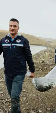 Van’da balıklandırma çalışması: 8 Gölete 700 bin sazan yavrusu bırakıldı
