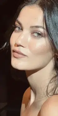 Pınar Deniz'den ilginç eğlence gecesi! Sıra gecesinde hem söyledi hem oynadı