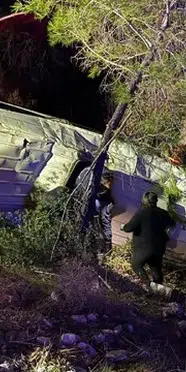 Antalya'da minibüs şarampole devrildi: 15 kişi yaralandı