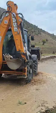 Erzincan'da sağanak nedeniyle Erzurum Yolu kapandı