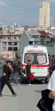 Esenyurt'ta lisede bıçaklı saldırı: 2 öğrenci yaralandı
