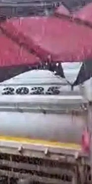 Sivas'ta dolu yağışı ana yollarda su birikintileri oluştu