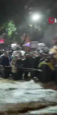 Sarıyer'de dere taştı, suda mahsur kalanlar halatla kurtarıldı